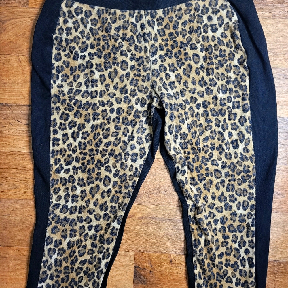 Chicos Capri Pants in Leopard